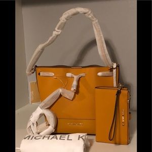 Trista bucket bag w/ wallet
